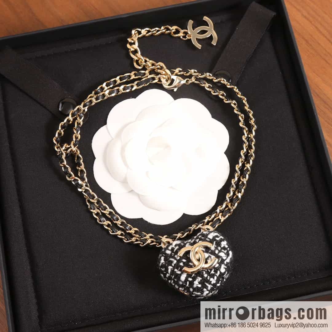New ☑️ Chanel double c peach heart love mirror necklace