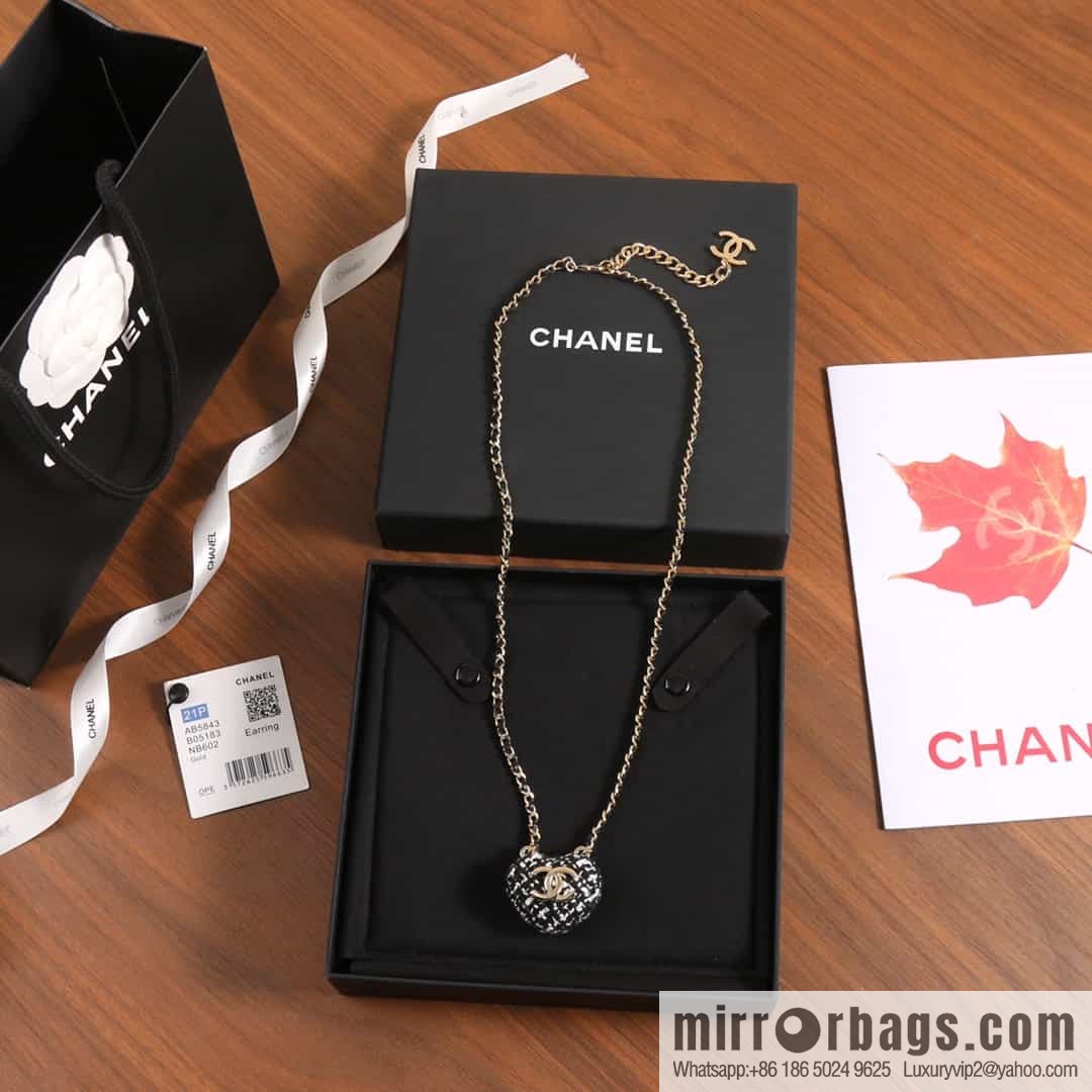New ☑️ Chanel double c peach heart love mirror necklace