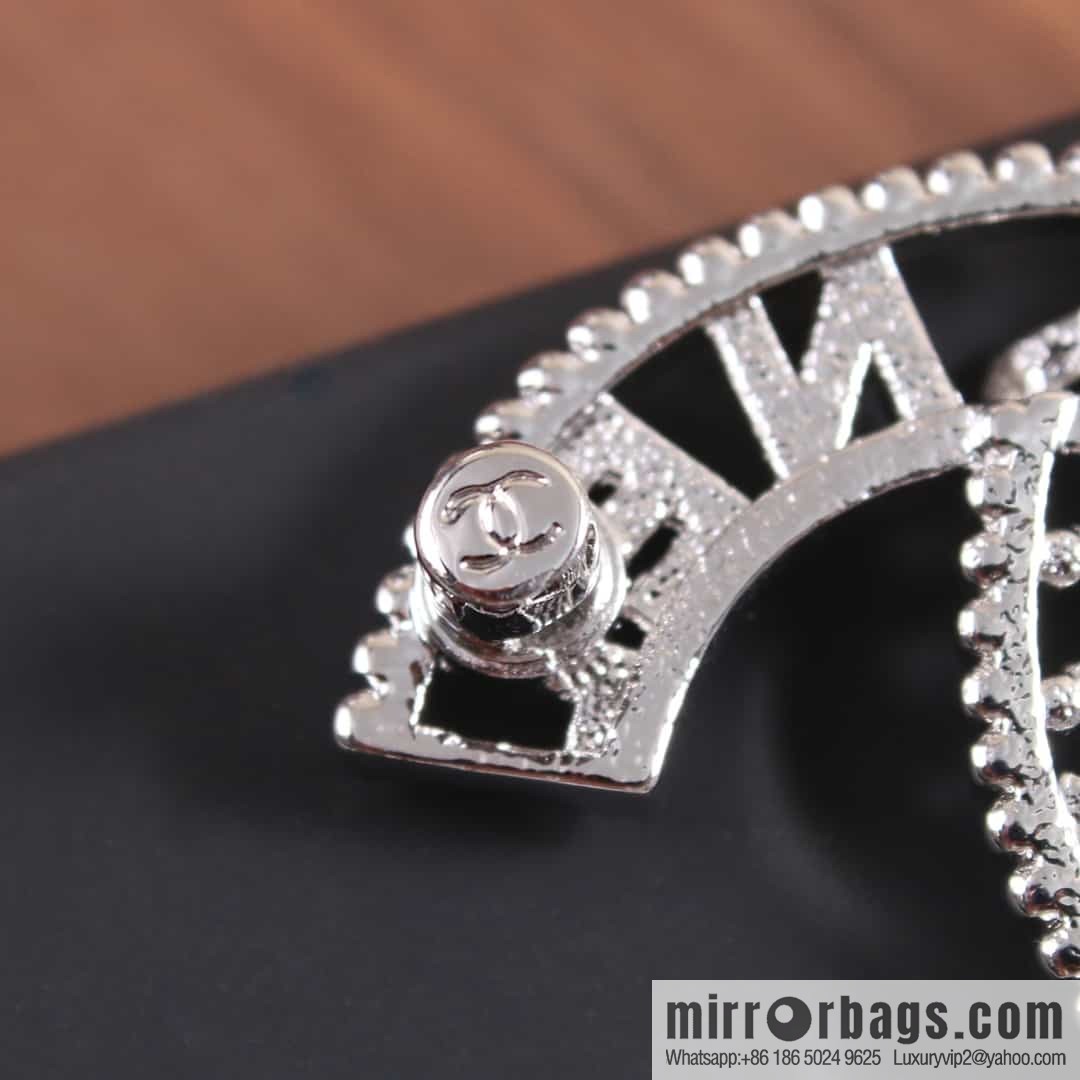 New ☑️ Chanel double c hollow full diamond brooch