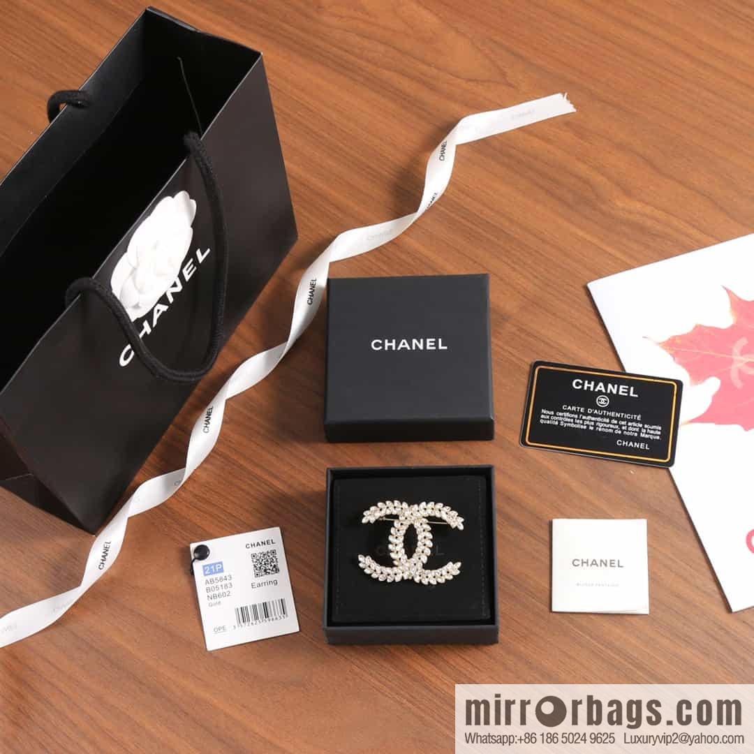 New ☑️ CHANEL Chanel Double C Wheat Horse Eye Diamond Brooch