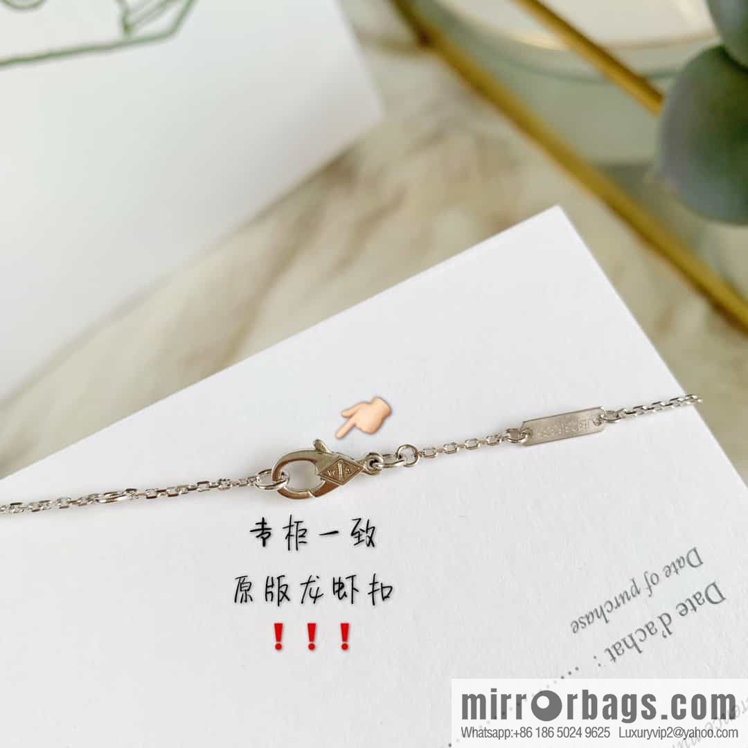 Van Cleef & Arpels Mini Four-Leaf Clover Bracelet