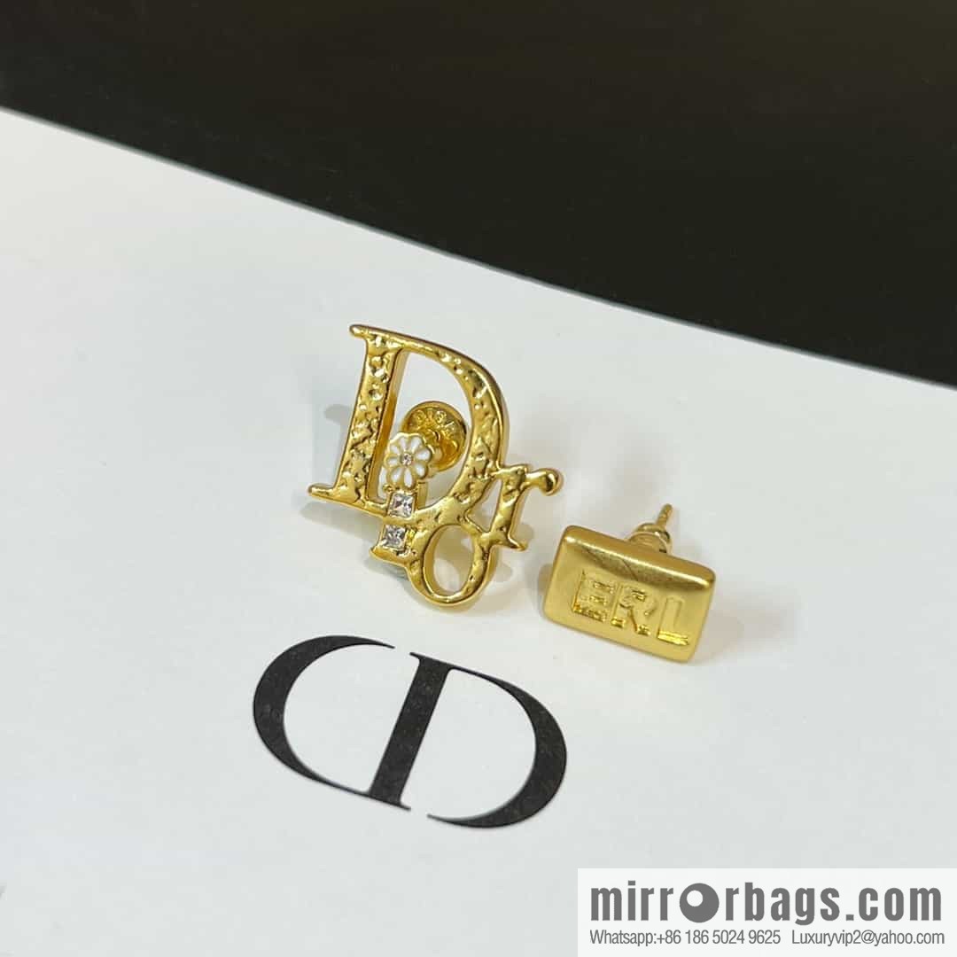 New ☑️ DIOR asymmetrical letter stud earrings
