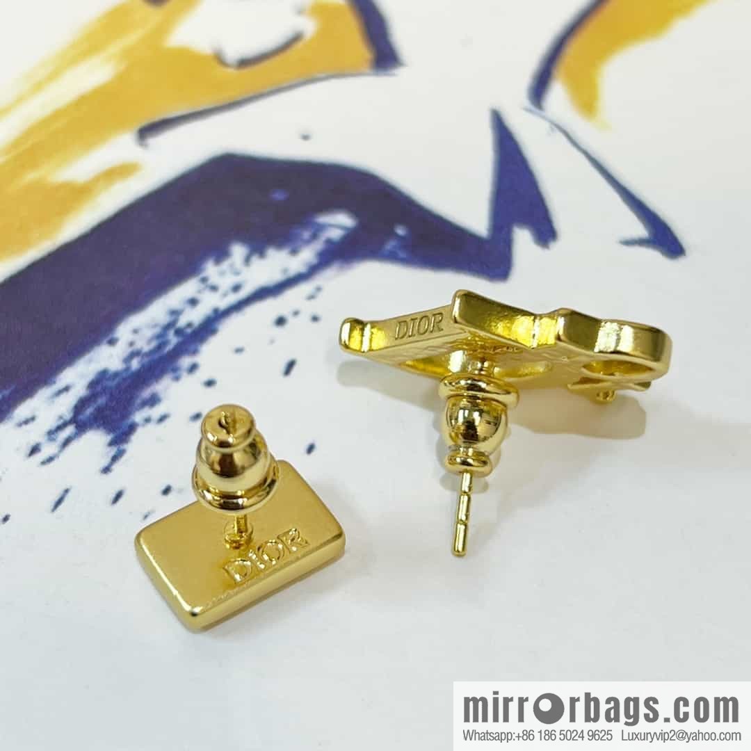 New ☑️ DIOR asymmetrical letter stud earrings
