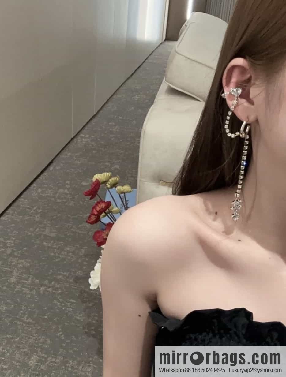 New ☑️ CHANEL CHANEL c2 double c fringed peach heart earclip stud earrings
