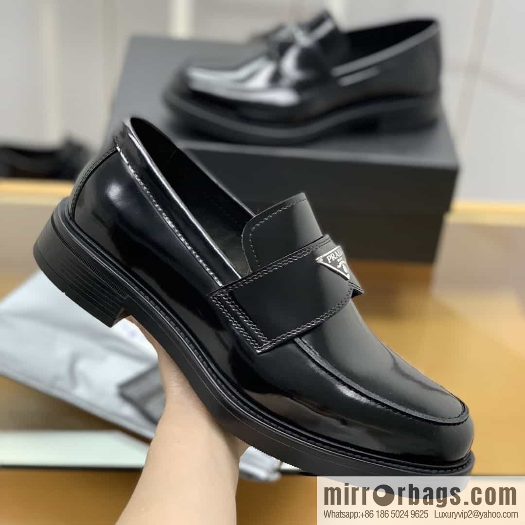 PRADA Prada men's loafers crafted in black smooth cow leather (fabric)
