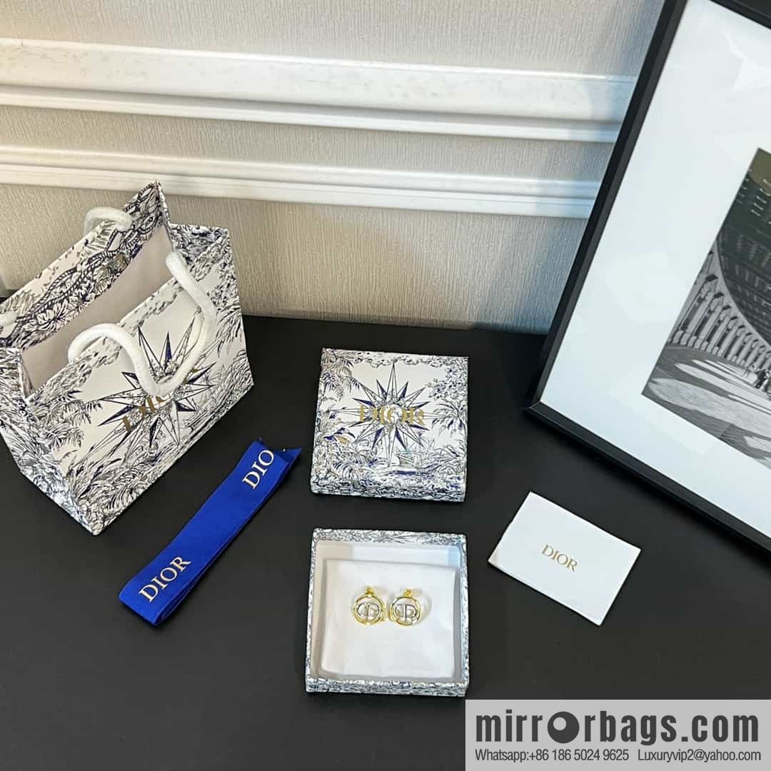 New ☑️ DIOR CD stud earrings
