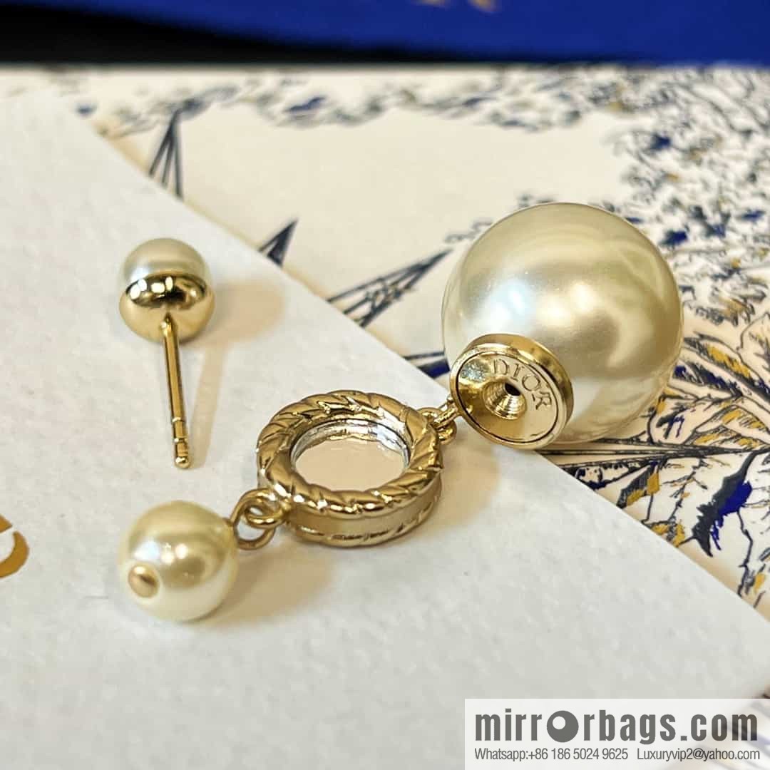 New ☑️ DIOR size pearl mirror stud earrings