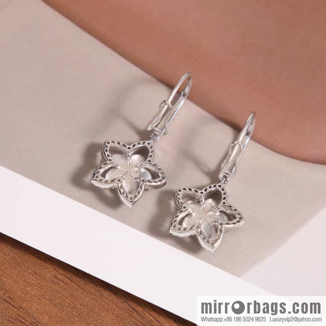 GRAFF Wild Flover Flower Diamond Earrings
