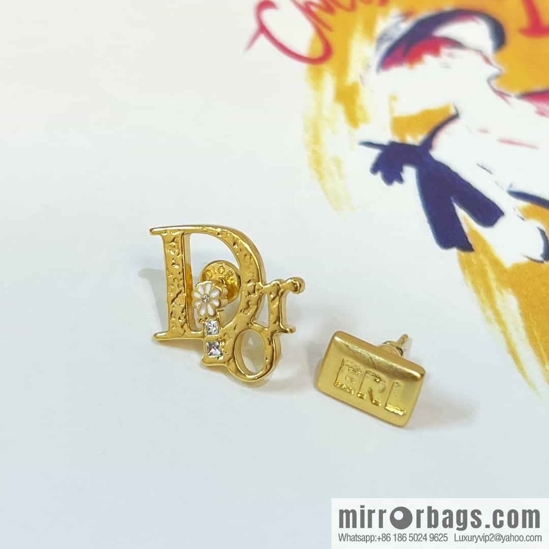 New ☑️ DIOR asymmetrical letter stud earrings
