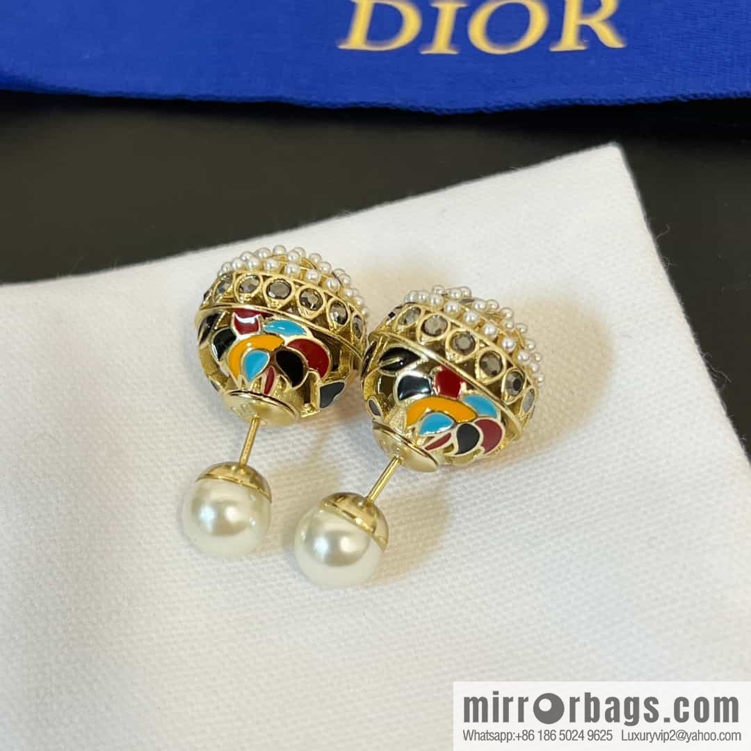New ☑️ DIOR color painted pearl stud earrings