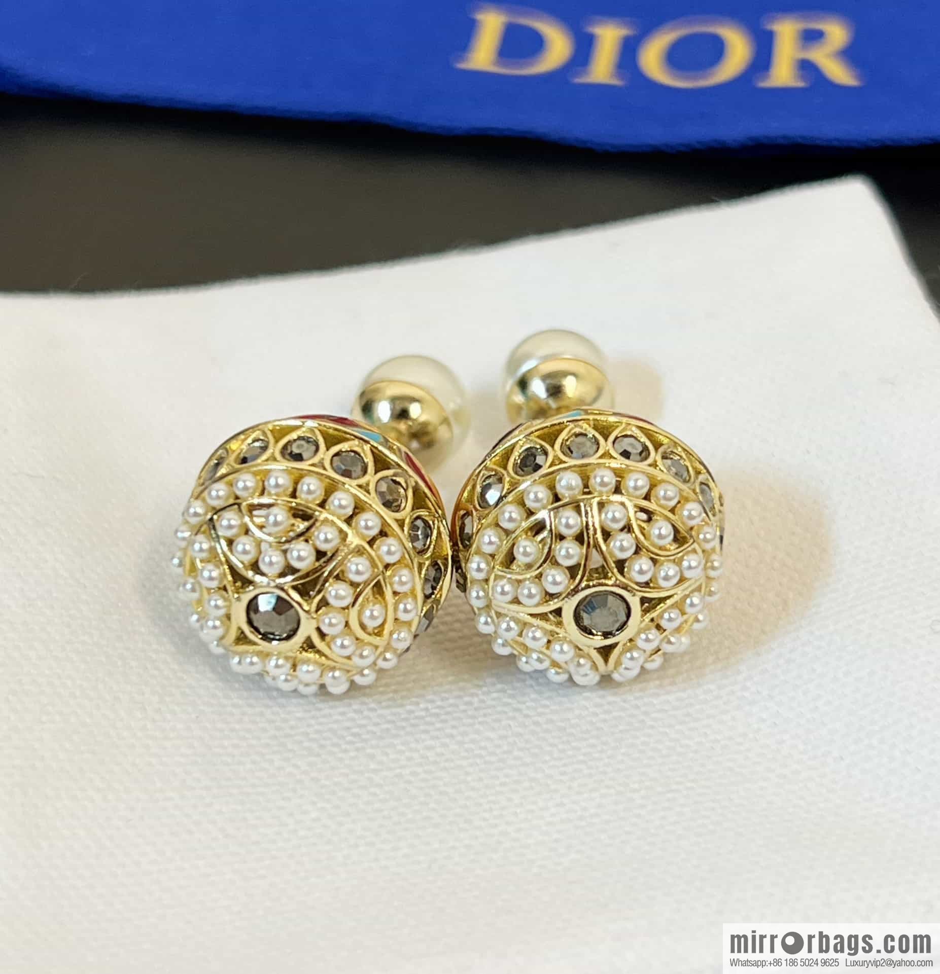 New ☑️ DIOR color painted pearl stud earrings