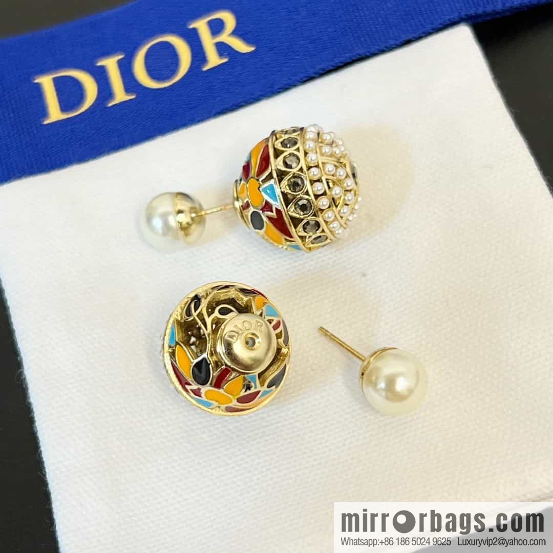 New ☑️ DIOR color painted pearl stud earrings