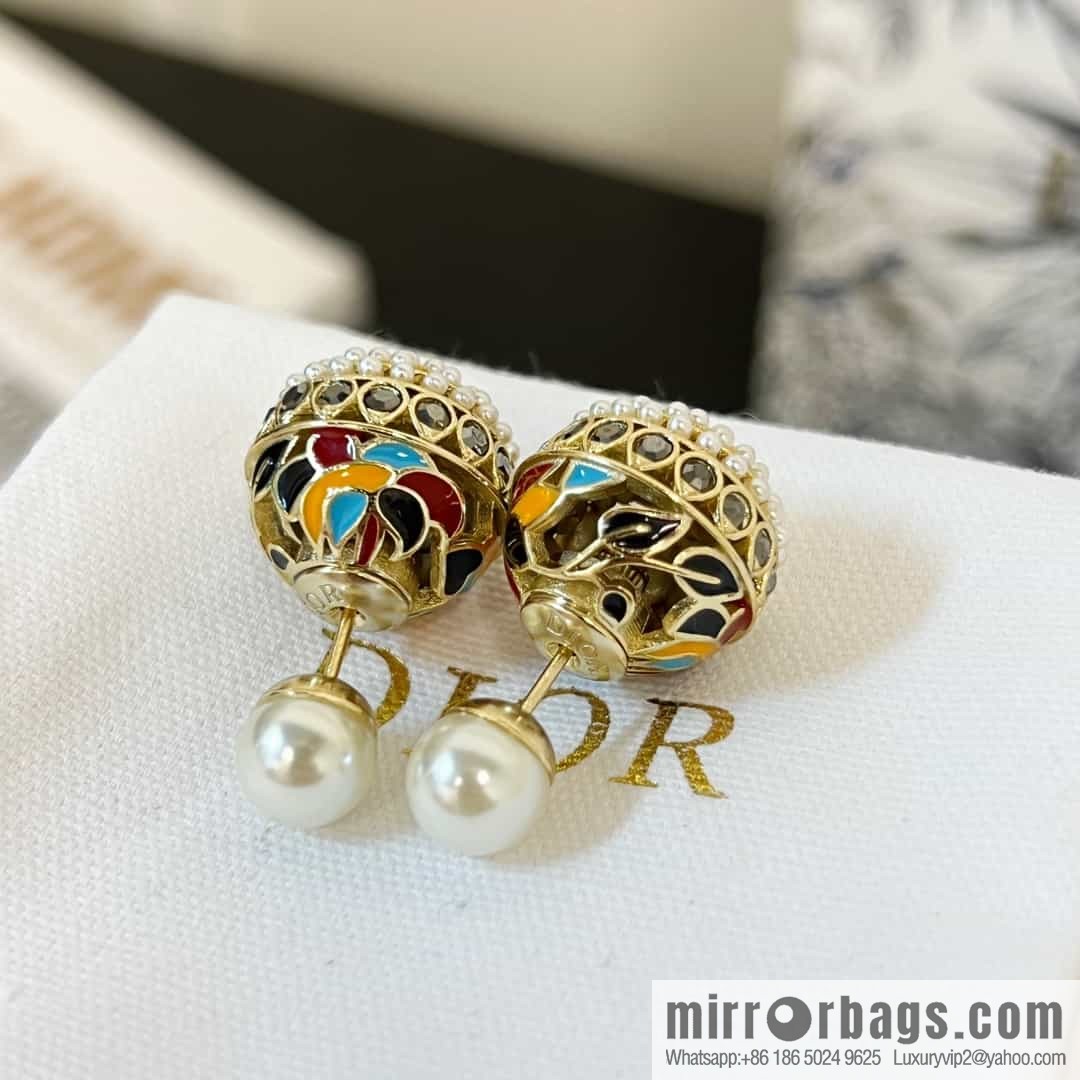 New ☑️ DIOR color painted pearl stud earrings