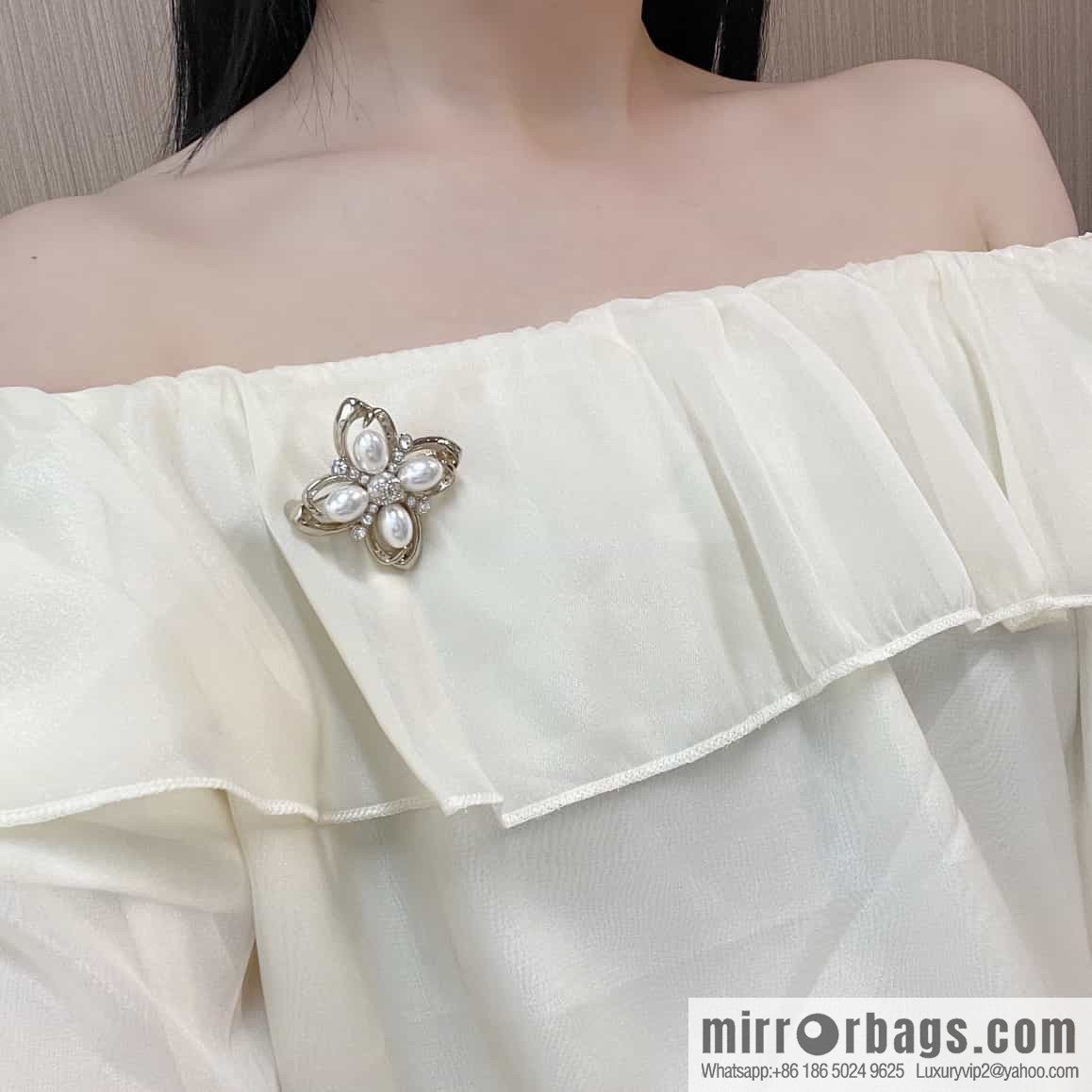 New ☑️ Chanel Double C Clover Pearl Brooch