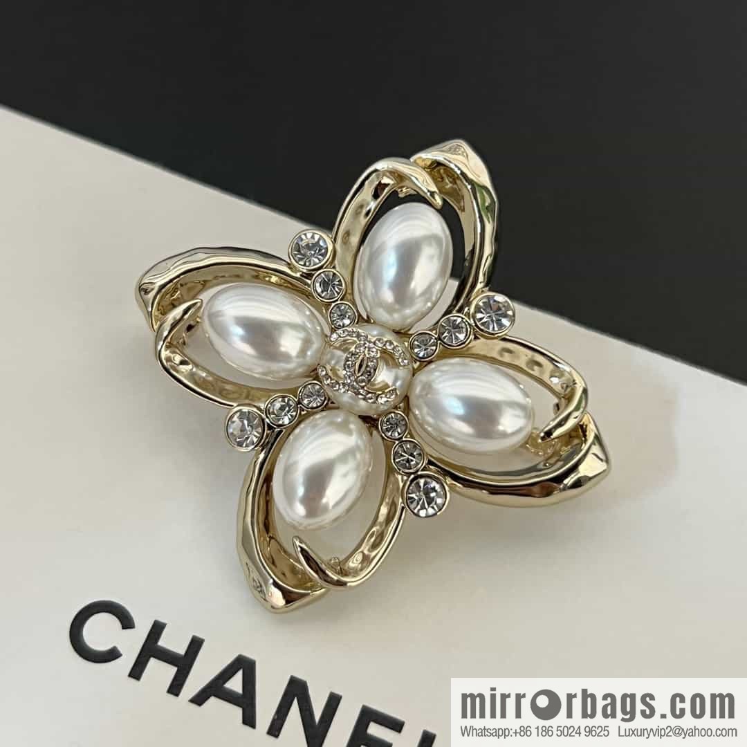 New ☑️ Chanel Double C Clover Pearl Brooch