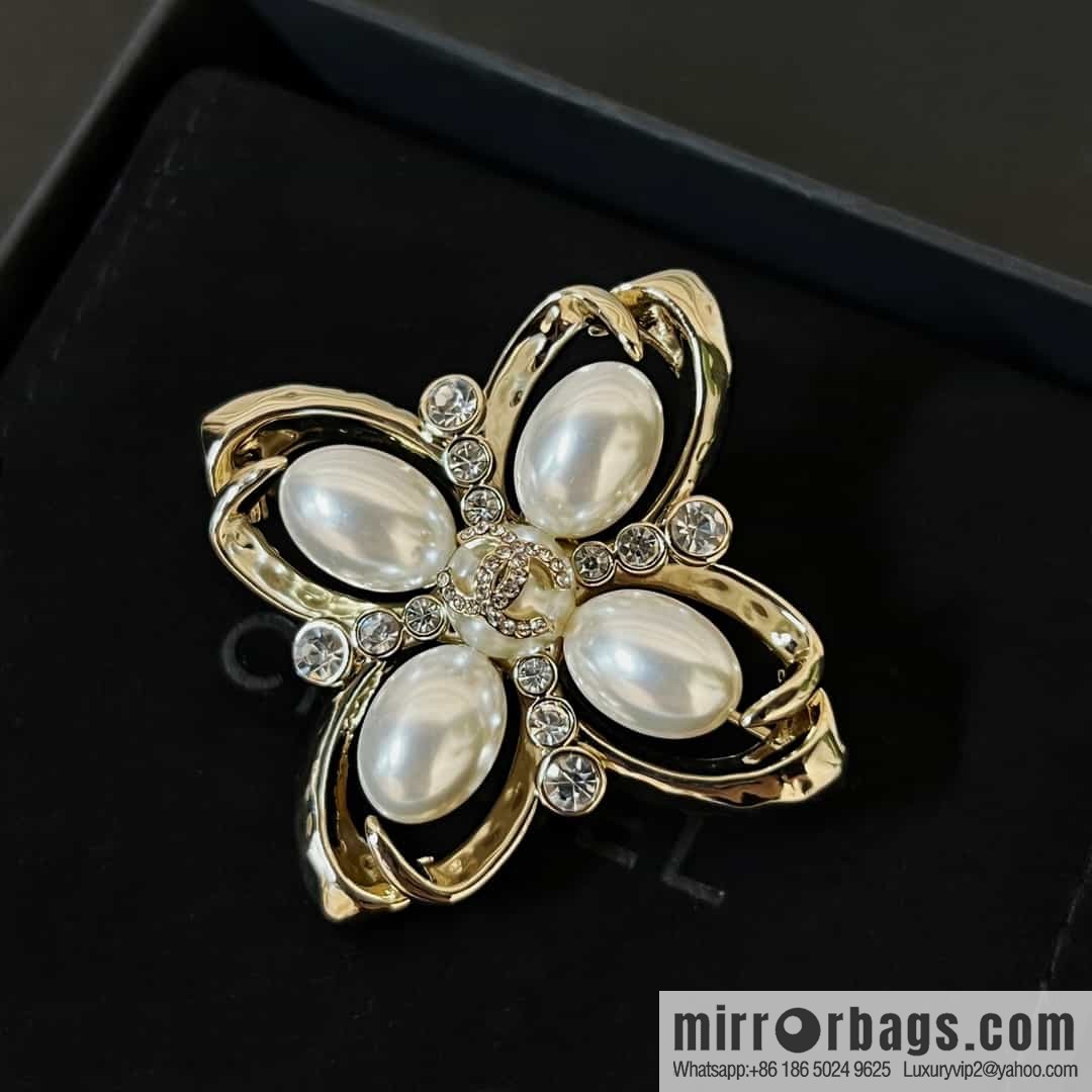 New ☑️ Chanel Double C Clover Pearl Brooch