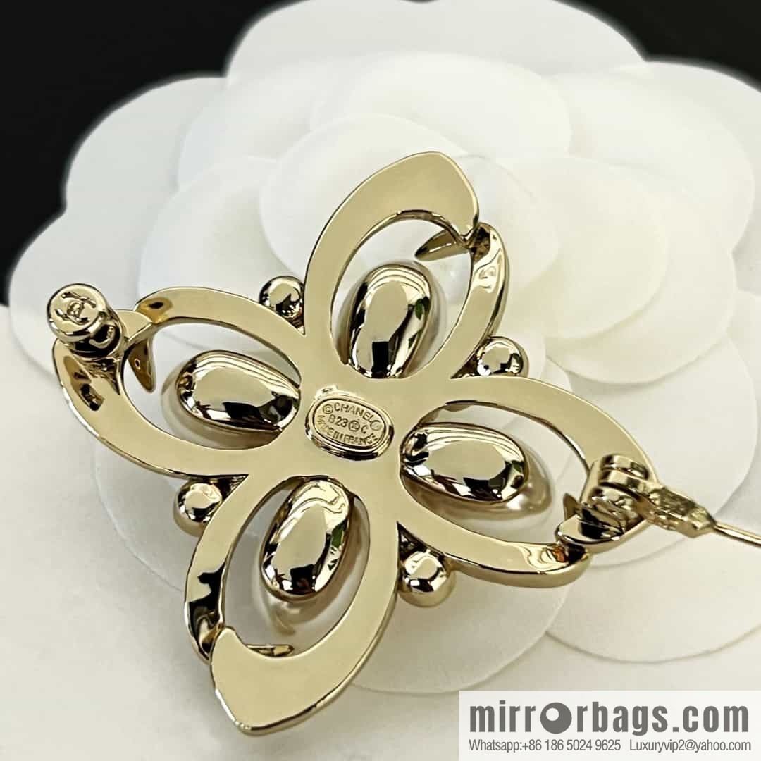 New ☑️ Chanel Double C Clover Pearl Brooch