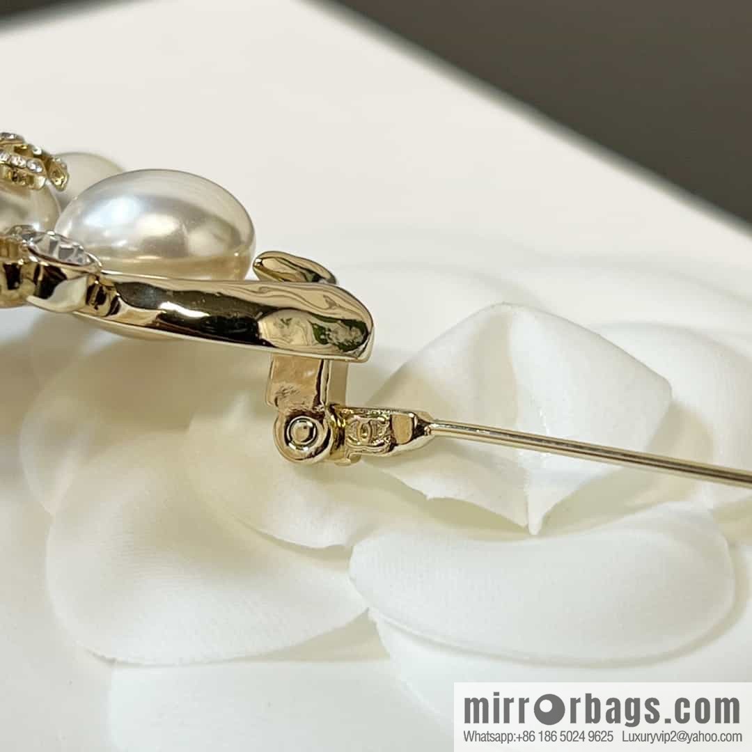 New ☑️ Chanel Double C Clover Pearl Brooch