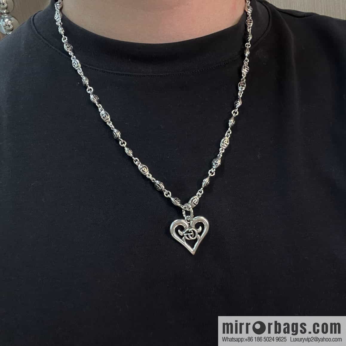 New Gucci Gucci Hollow Double G Love Peach Heart Necklace