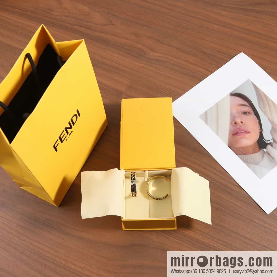 New FENDI Fendi double F letter semicircular earrings stud earrings