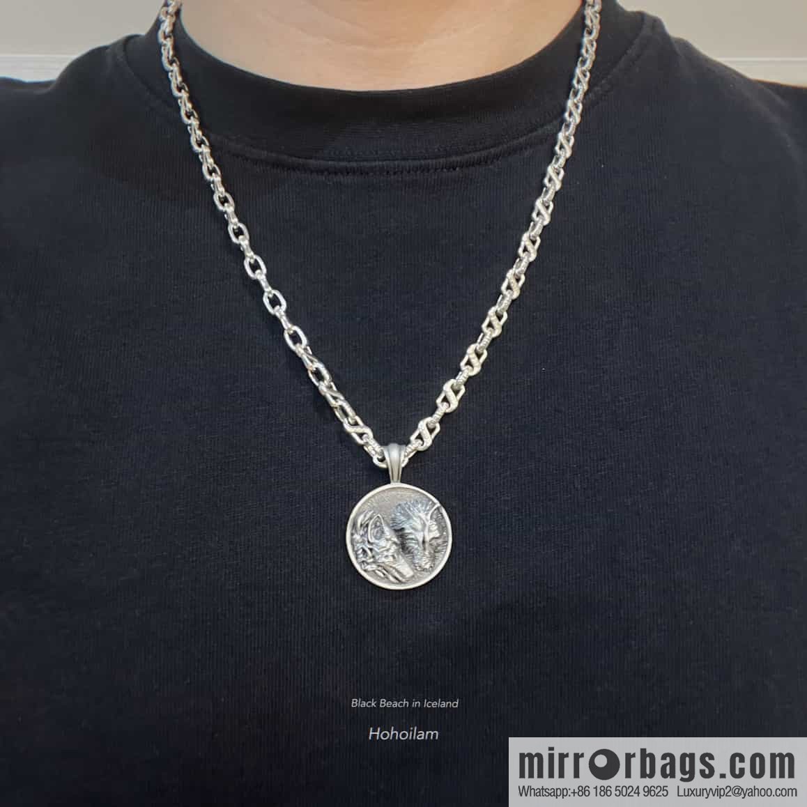 New Gucci Gucci double wolf head round necklace