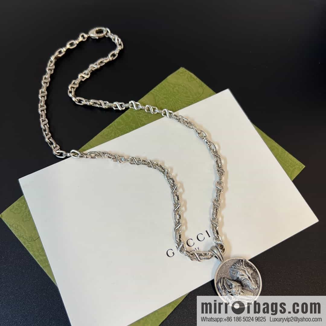 New Gucci Gucci double wolf head round necklace