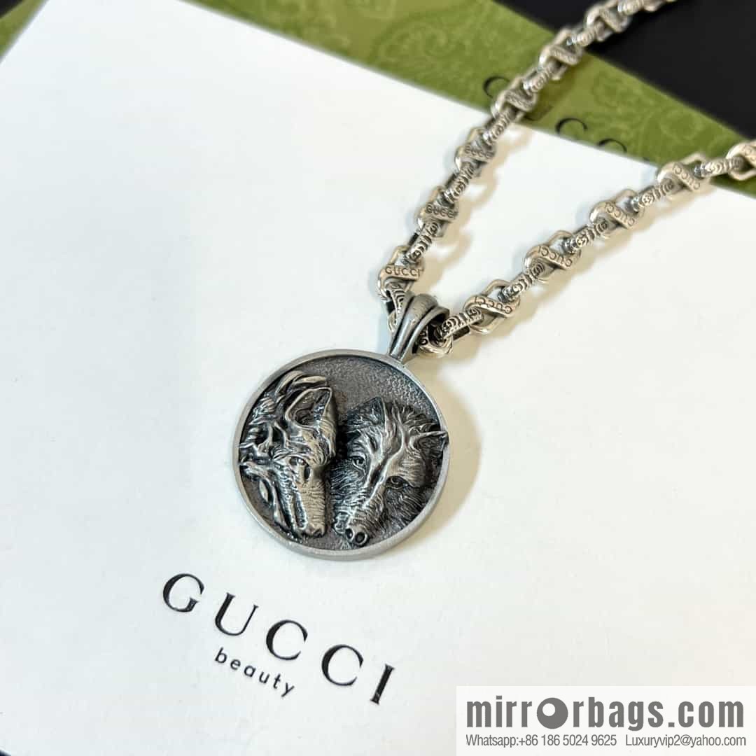 New Gucci Gucci double wolf head round necklace