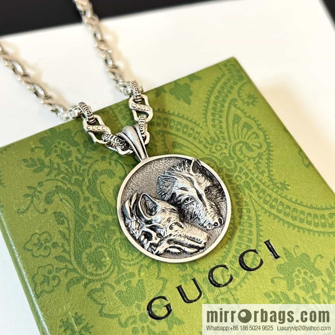New Gucci Gucci double wolf head round necklace