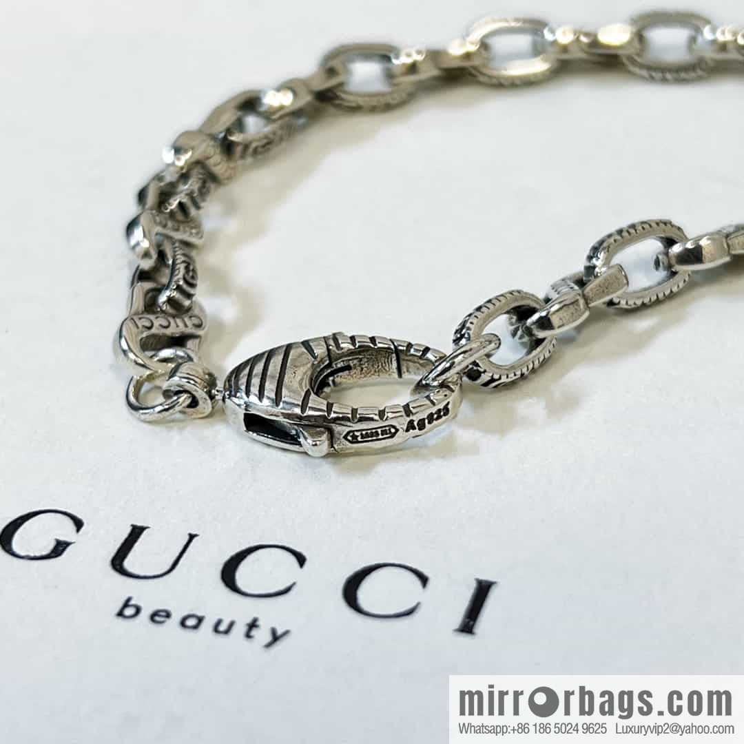New Gucci Gucci double wolf head round necklace