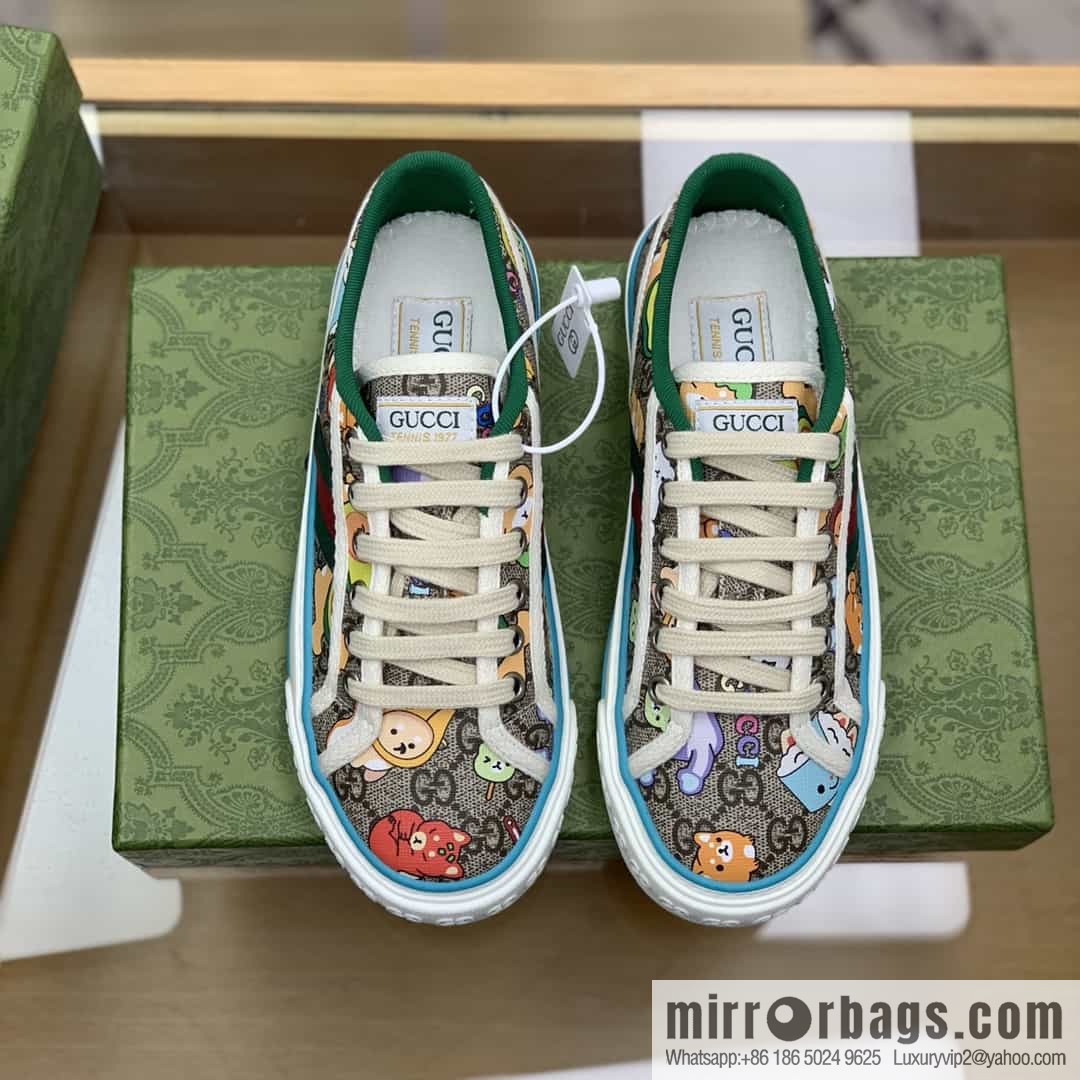 Gucci Gucci uses beige and light purple super double G canvas sneakers