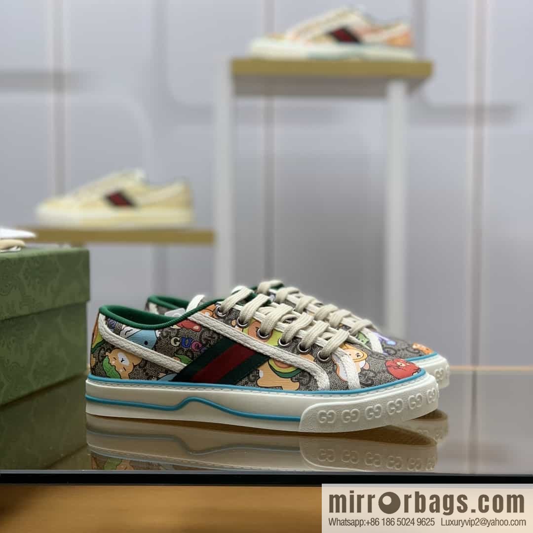 Gucci Gucci uses beige and light purple super double G canvas sneakers
