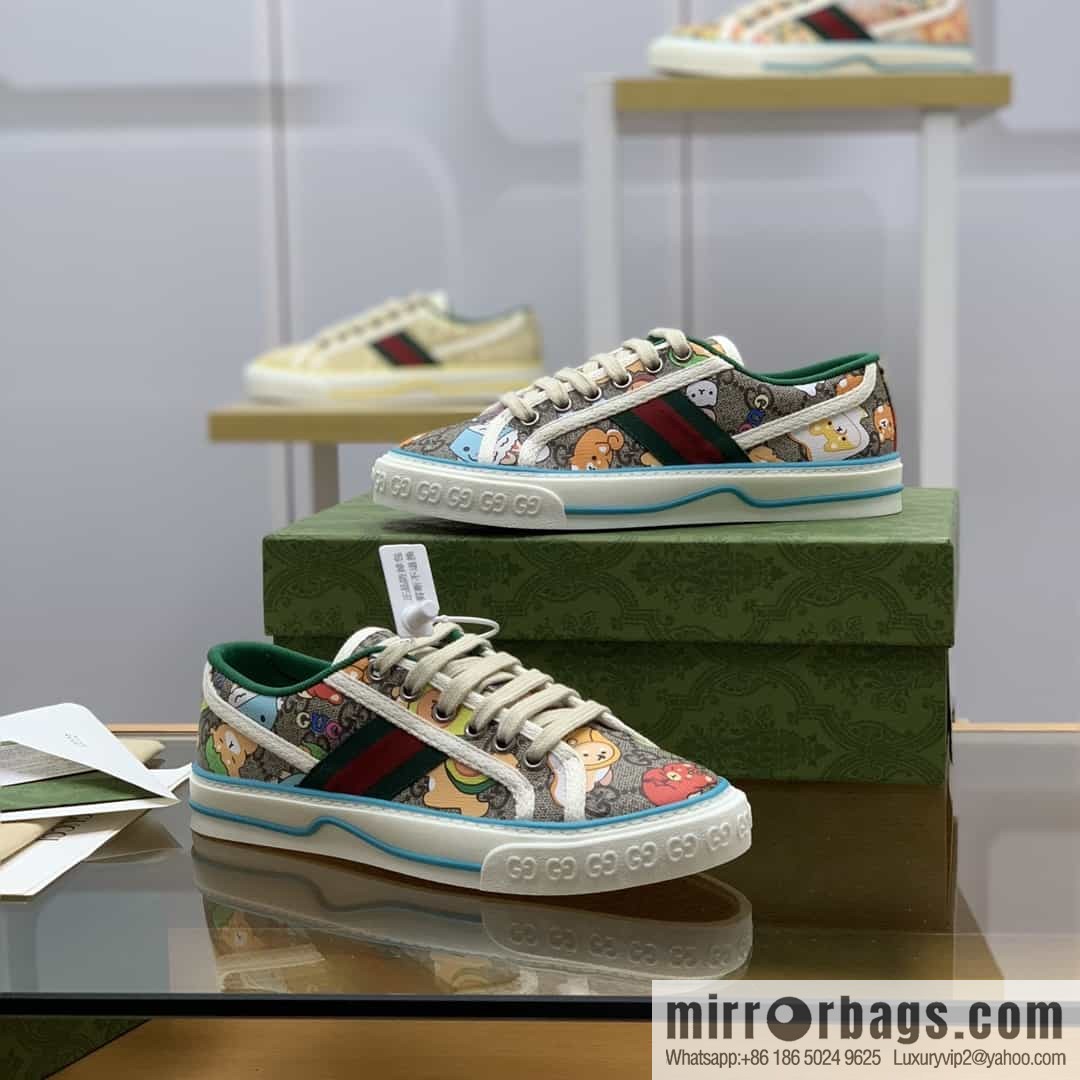 Gucci Gucci uses beige and light purple super double G canvas sneakers