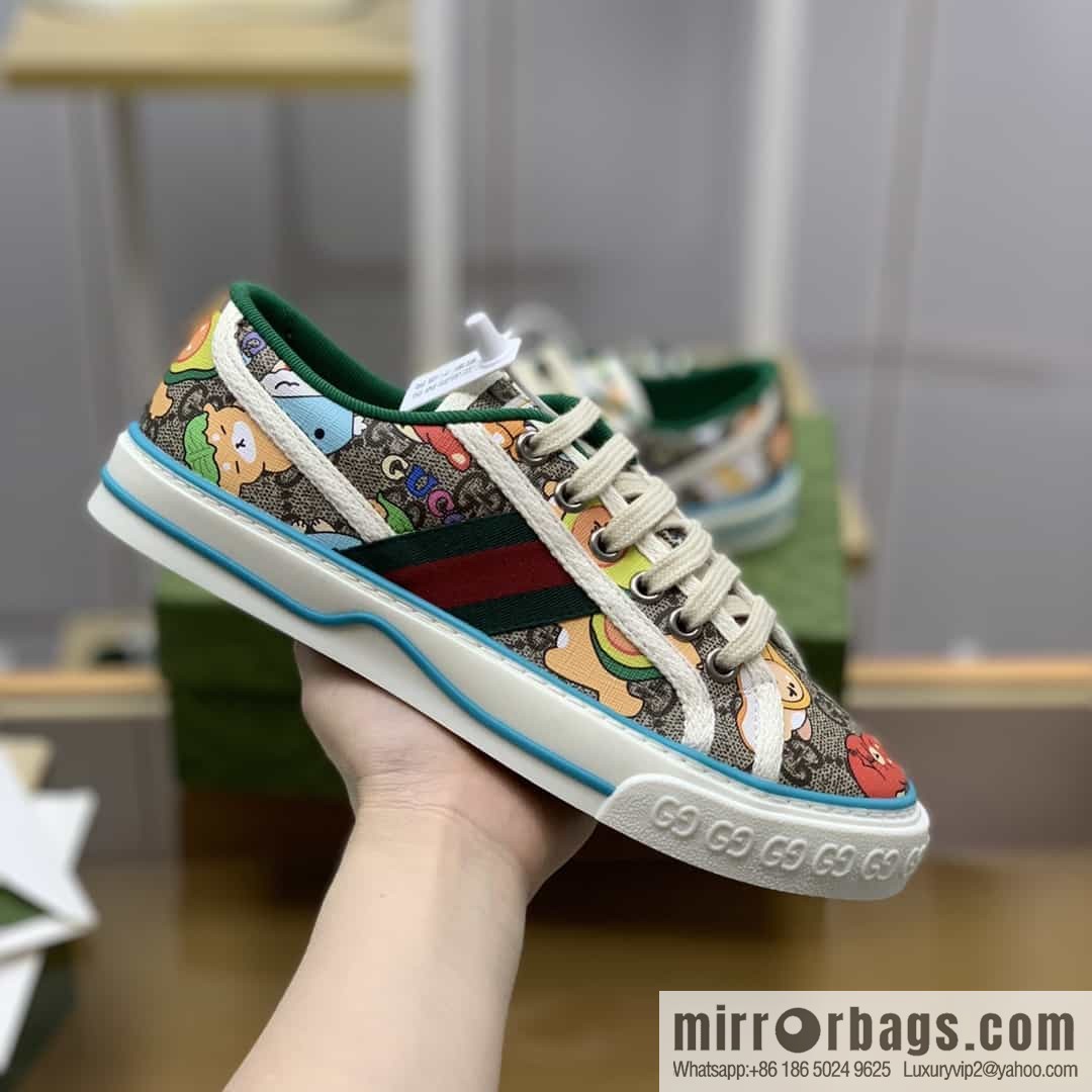 Gucci Gucci uses beige and light purple super double G canvas sneakers