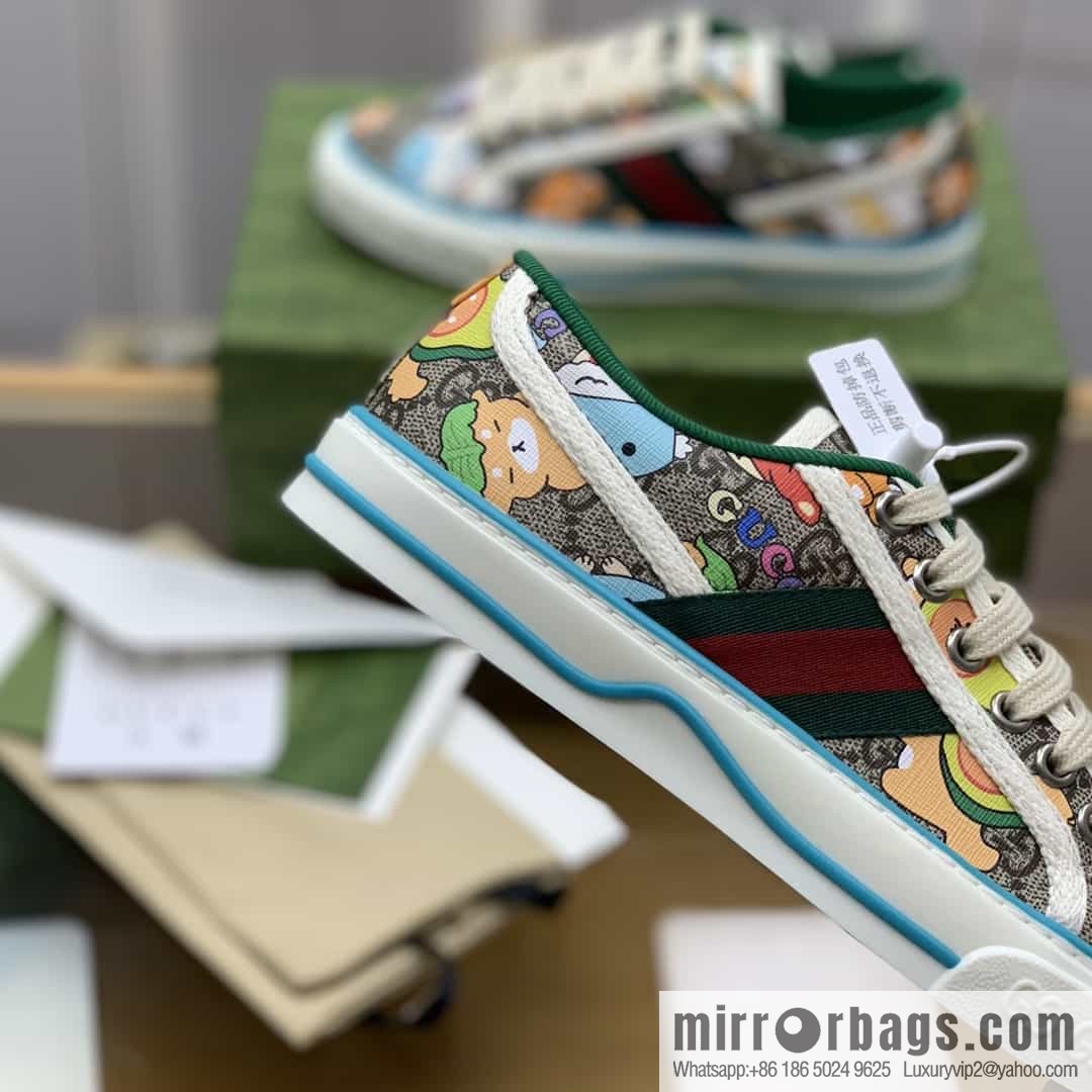 Gucci Gucci uses beige and light purple super double G canvas sneakers