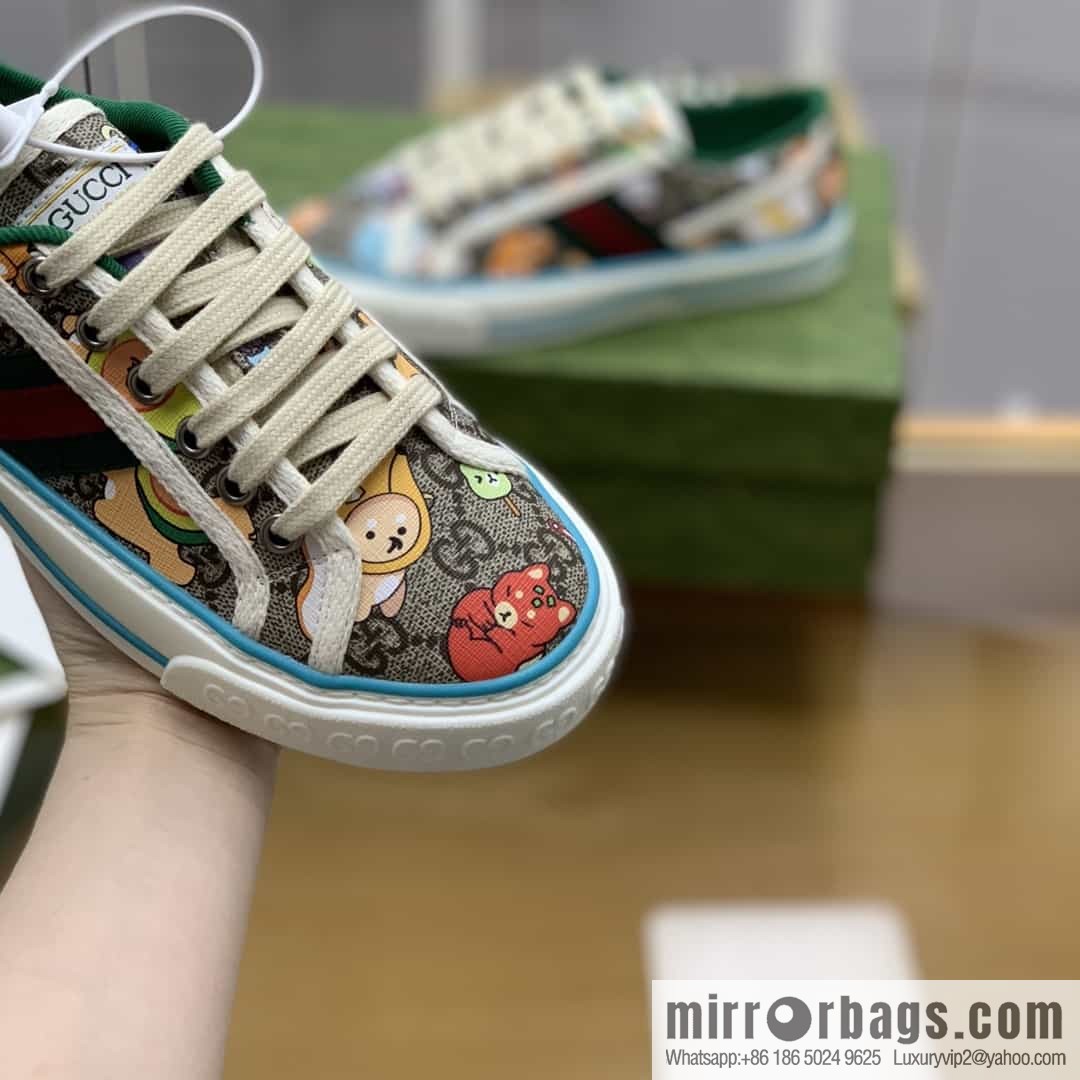 Gucci Gucci uses beige and light purple super double G canvas sneakers