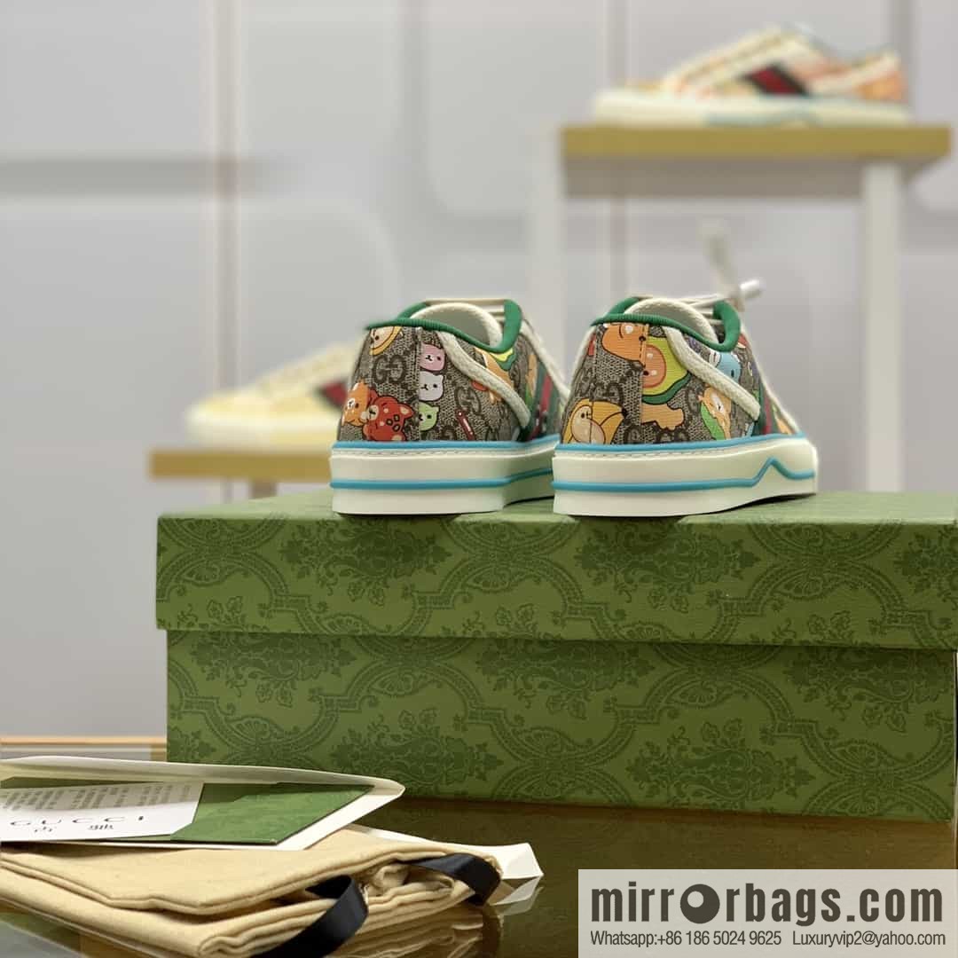 Gucci Gucci uses beige and light purple super double G canvas sneakers