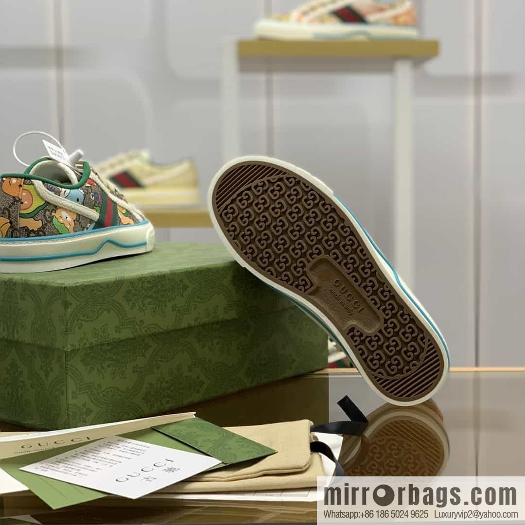 Gucci Gucci uses beige and light purple super double G canvas sneakers