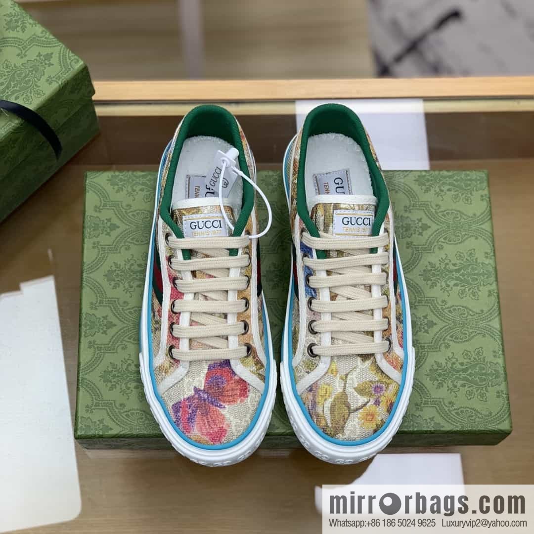 Gucci Gucci uses beige and light purple super double G canvas sneakers