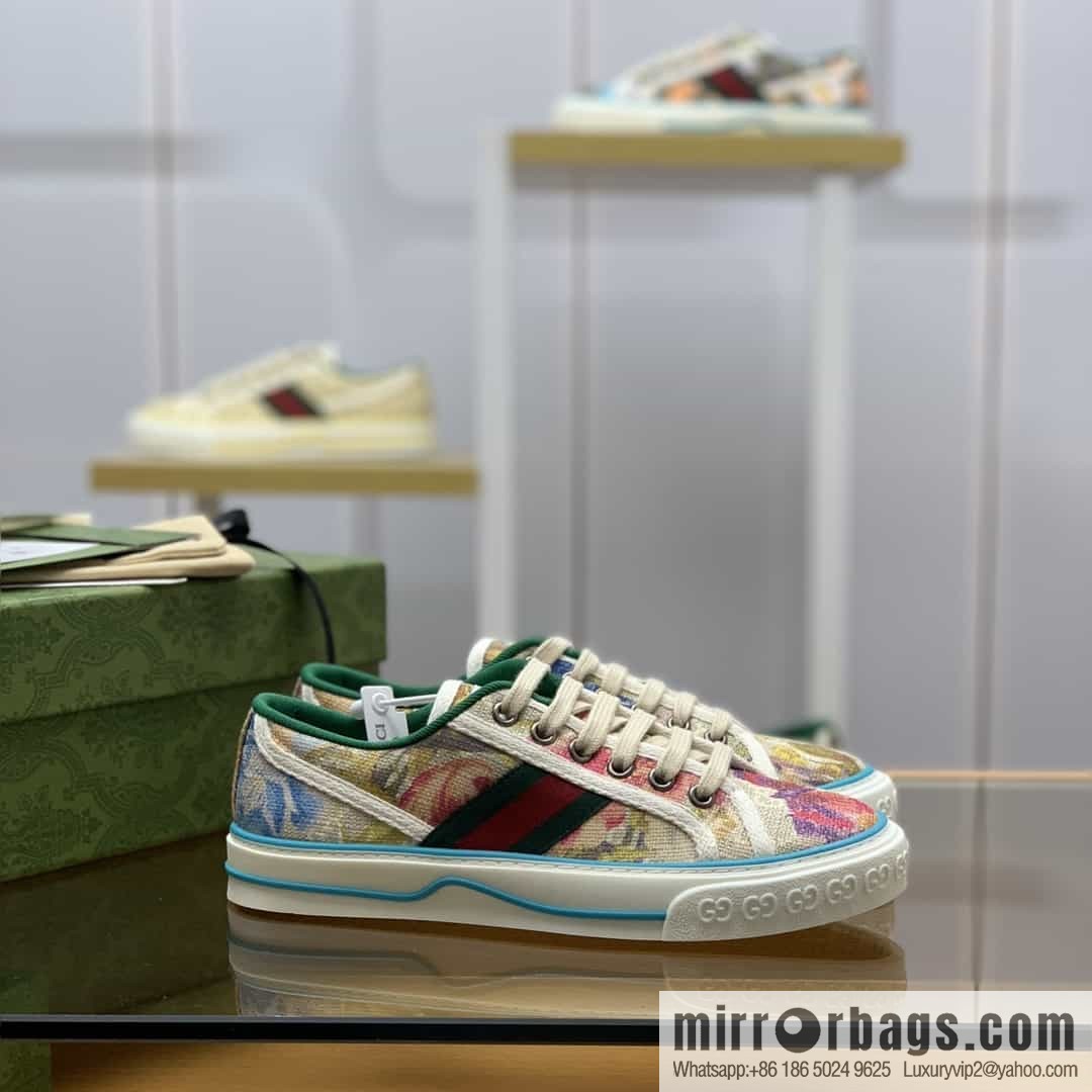 Gucci Gucci uses beige and light purple super double G canvas sneakers