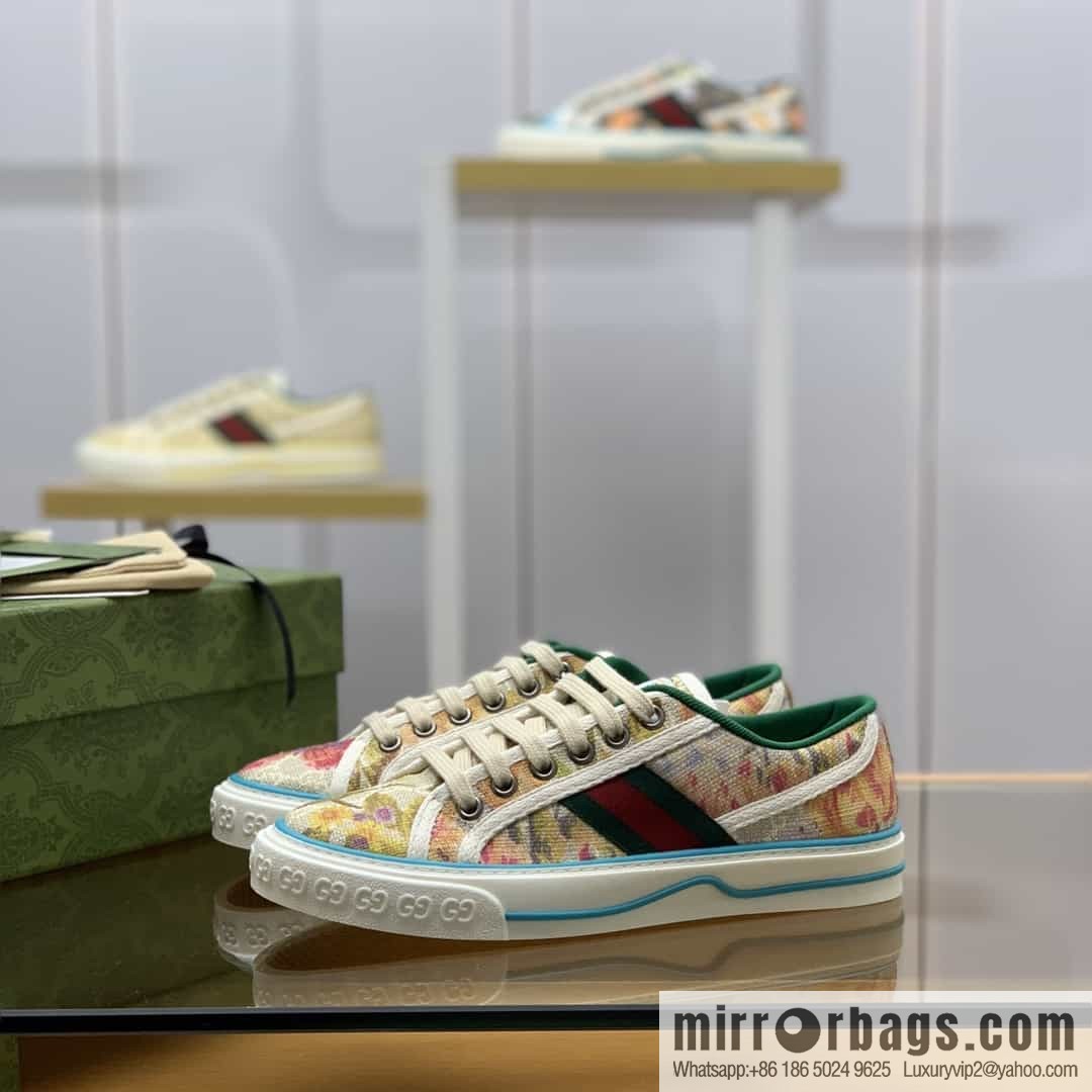 Gucci Gucci uses beige and light purple super double G canvas sneakers