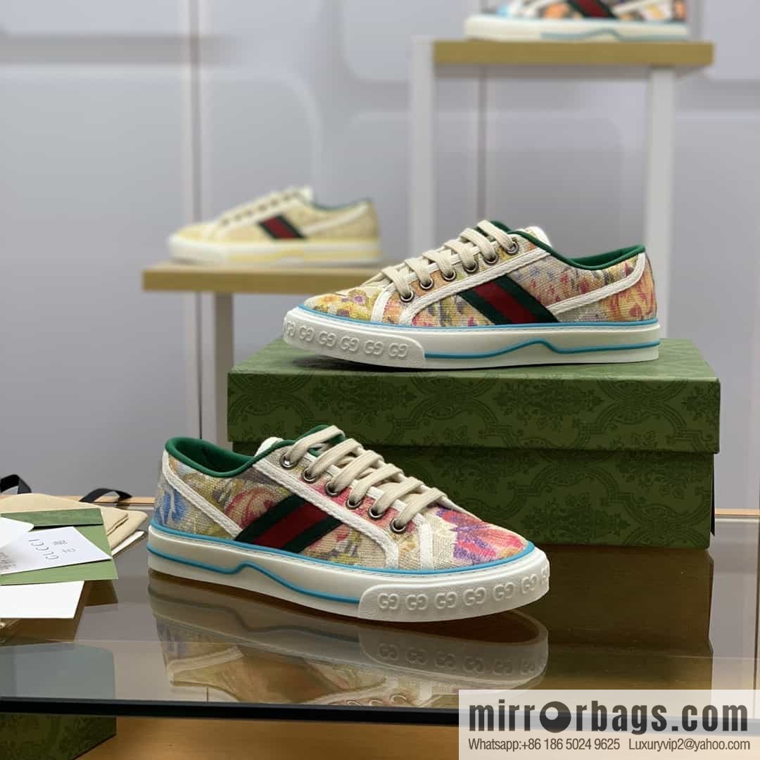 Gucci Gucci uses beige and light purple super double G canvas sneakers