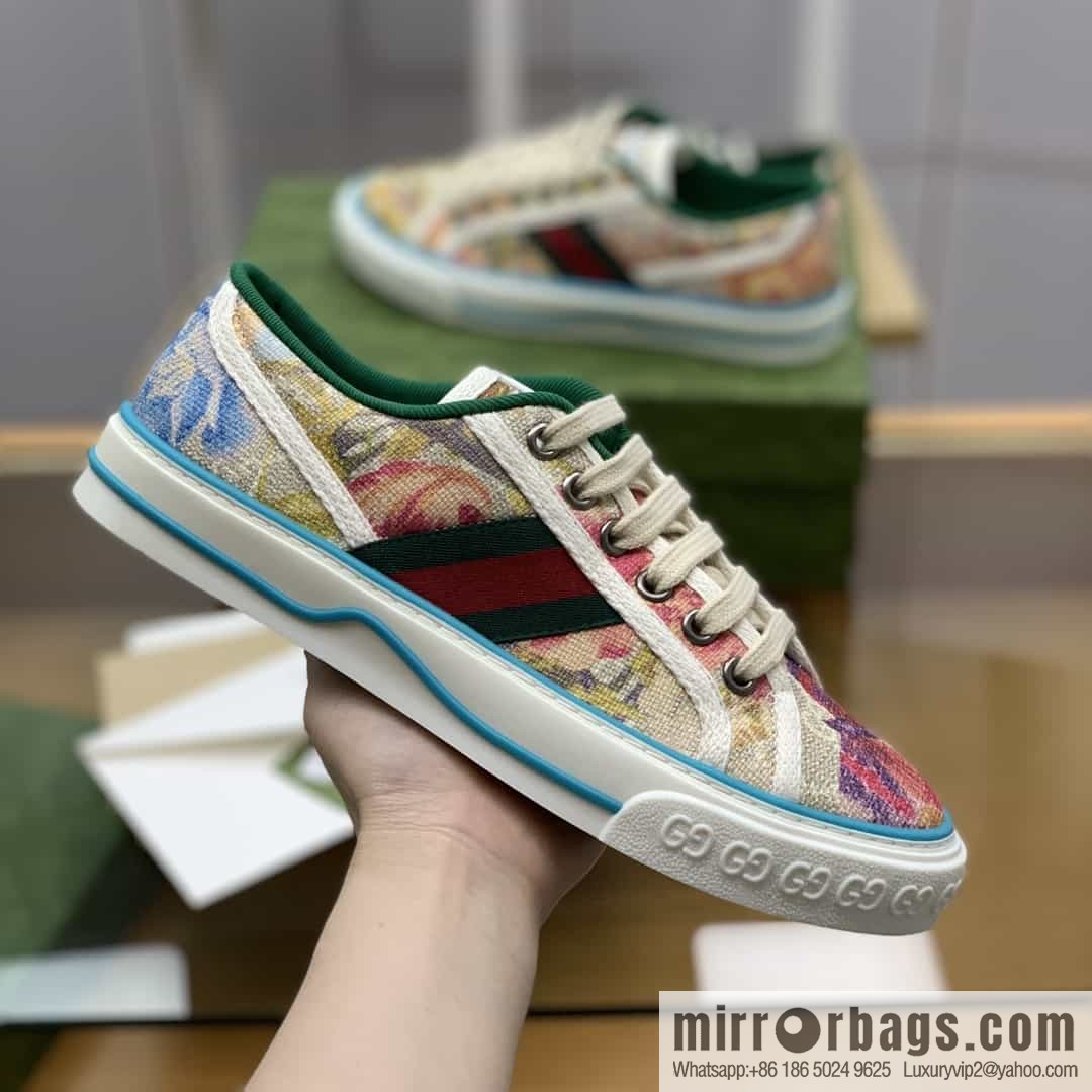Gucci Gucci uses beige and light purple super double G canvas sneakers