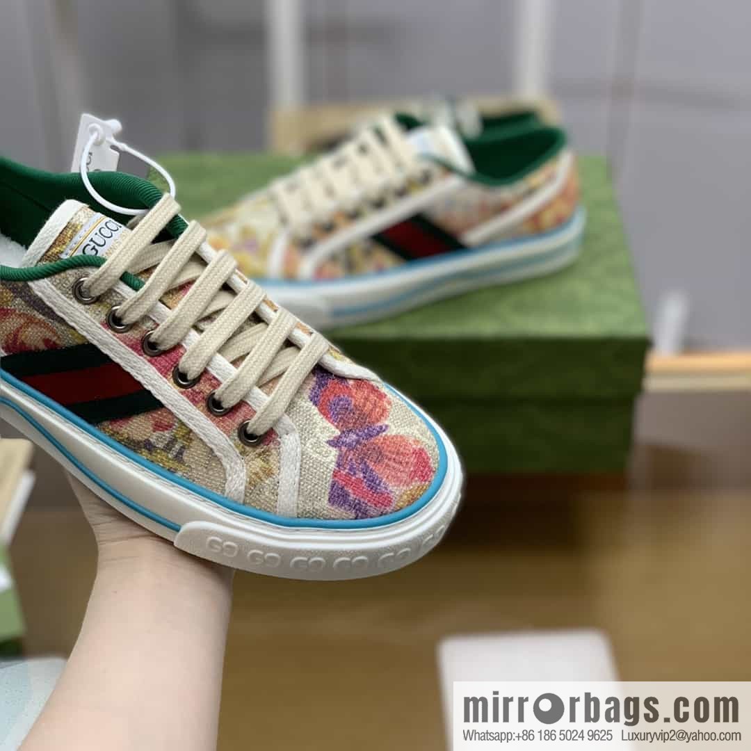 Gucci Gucci uses beige and light purple super double G canvas sneakers