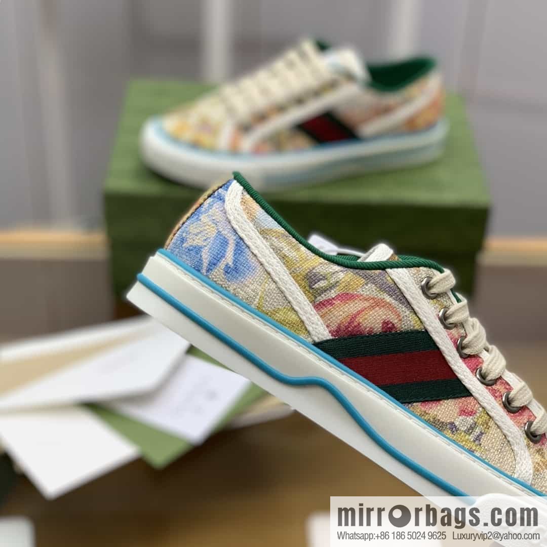 Gucci Gucci uses beige and light purple super double G canvas sneakers
