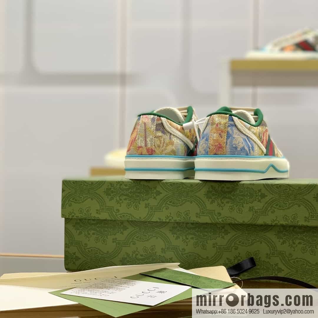 Gucci Gucci uses beige and light purple super double G canvas sneakers