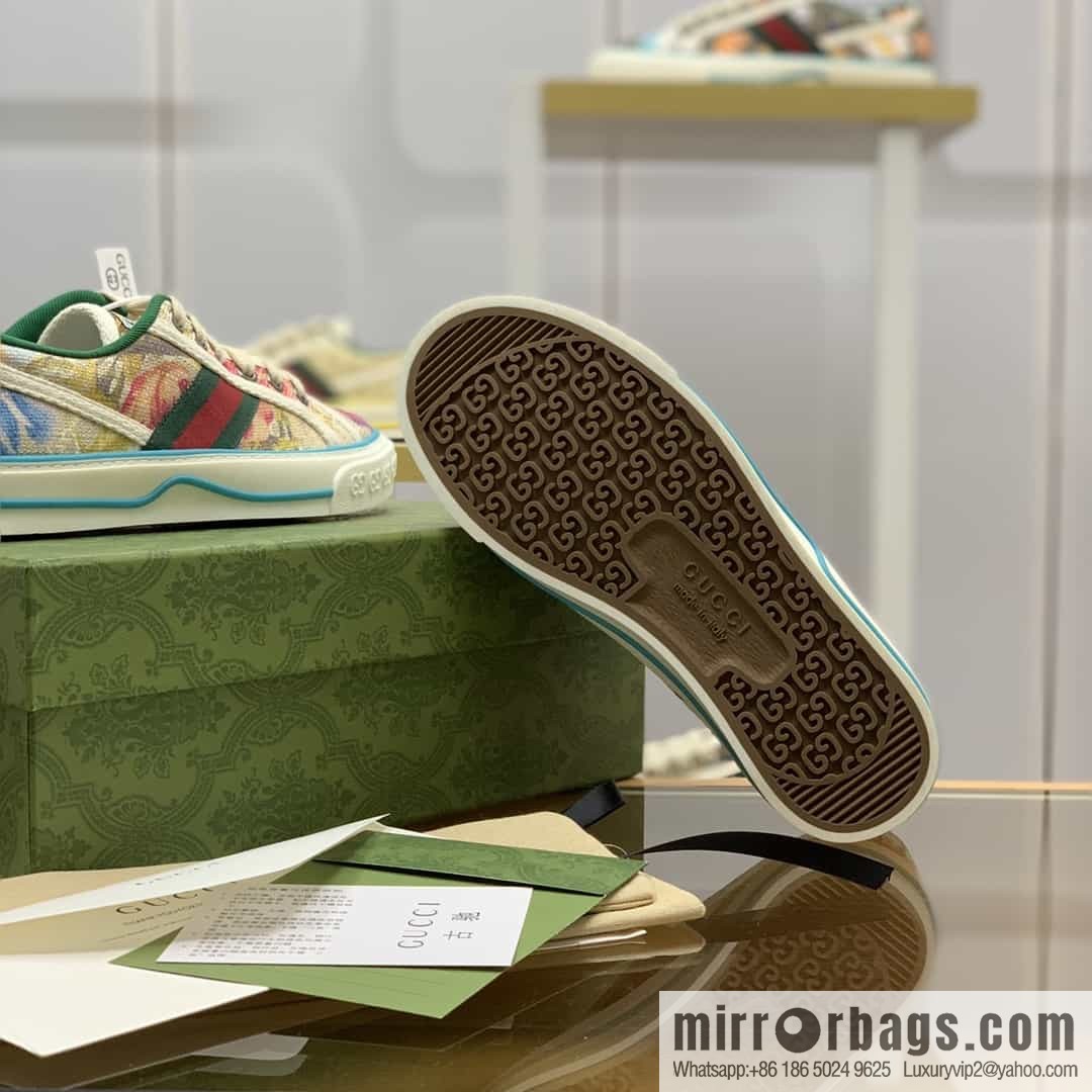 Gucci Gucci uses beige and light purple super double G canvas sneakers