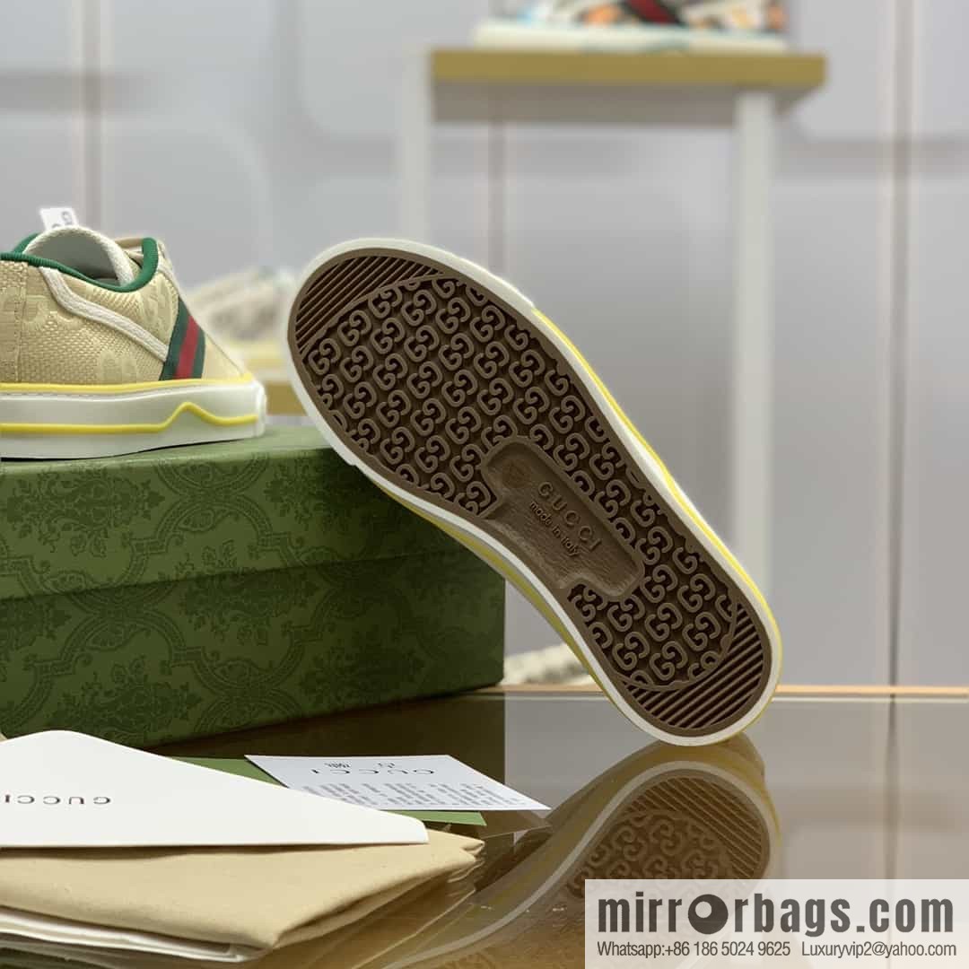 Gucci Gucci uses beige and light purple super double G canvas sneakers
