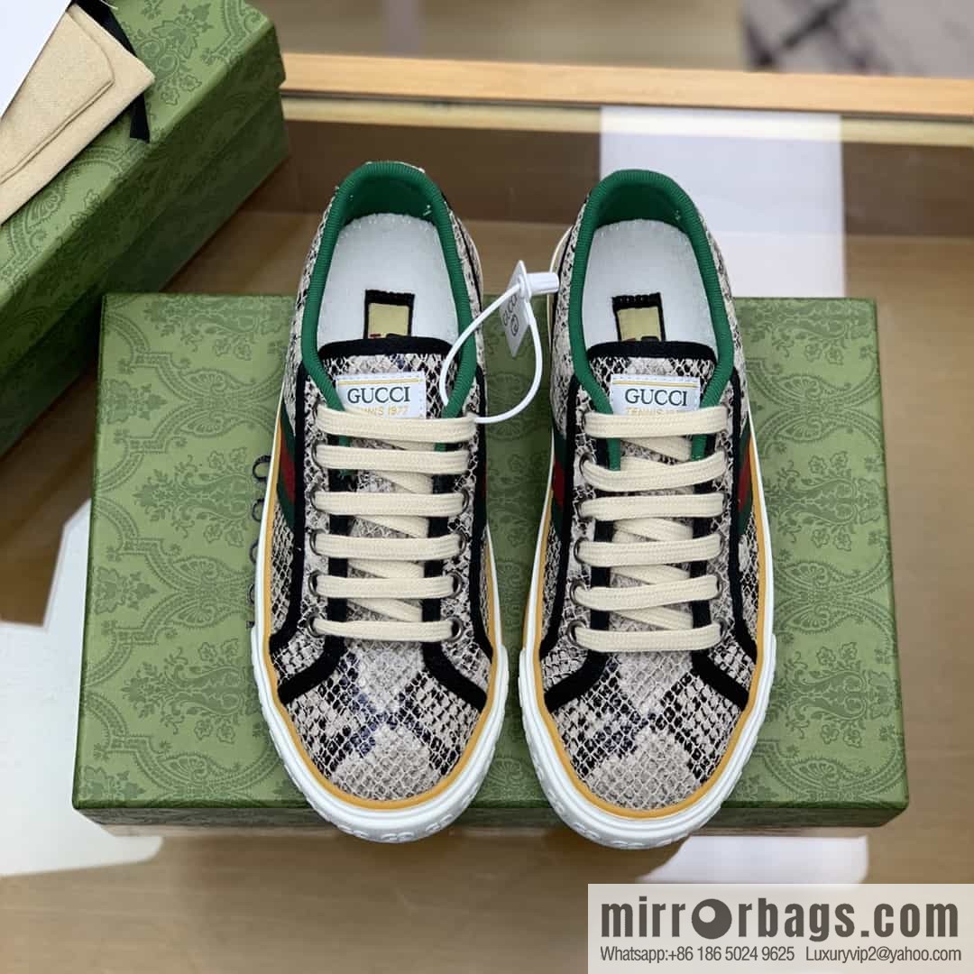 Gucci Gucci uses beige and light purple super double G canvas sneakers