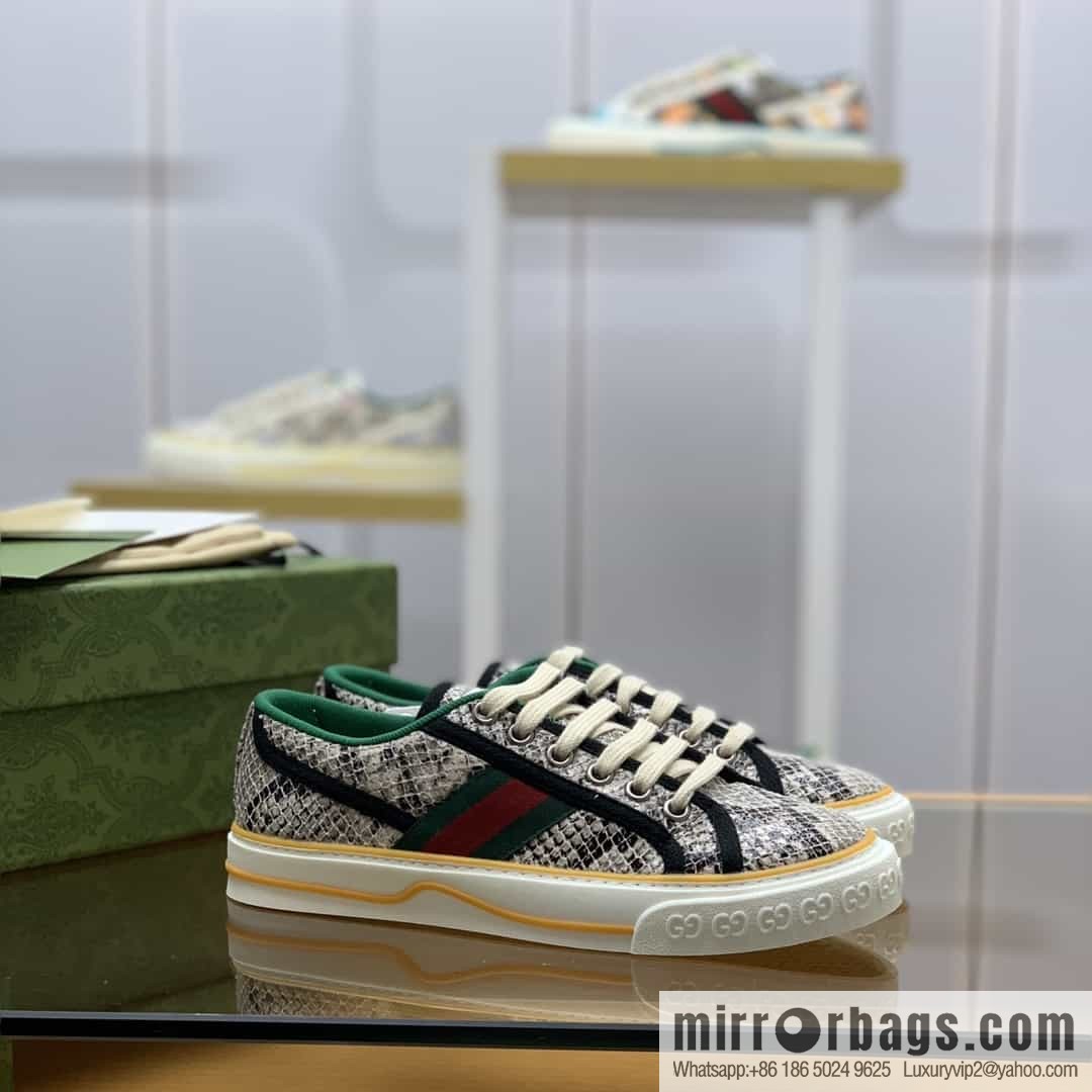 Gucci Gucci uses beige and light purple super double G canvas sneakers