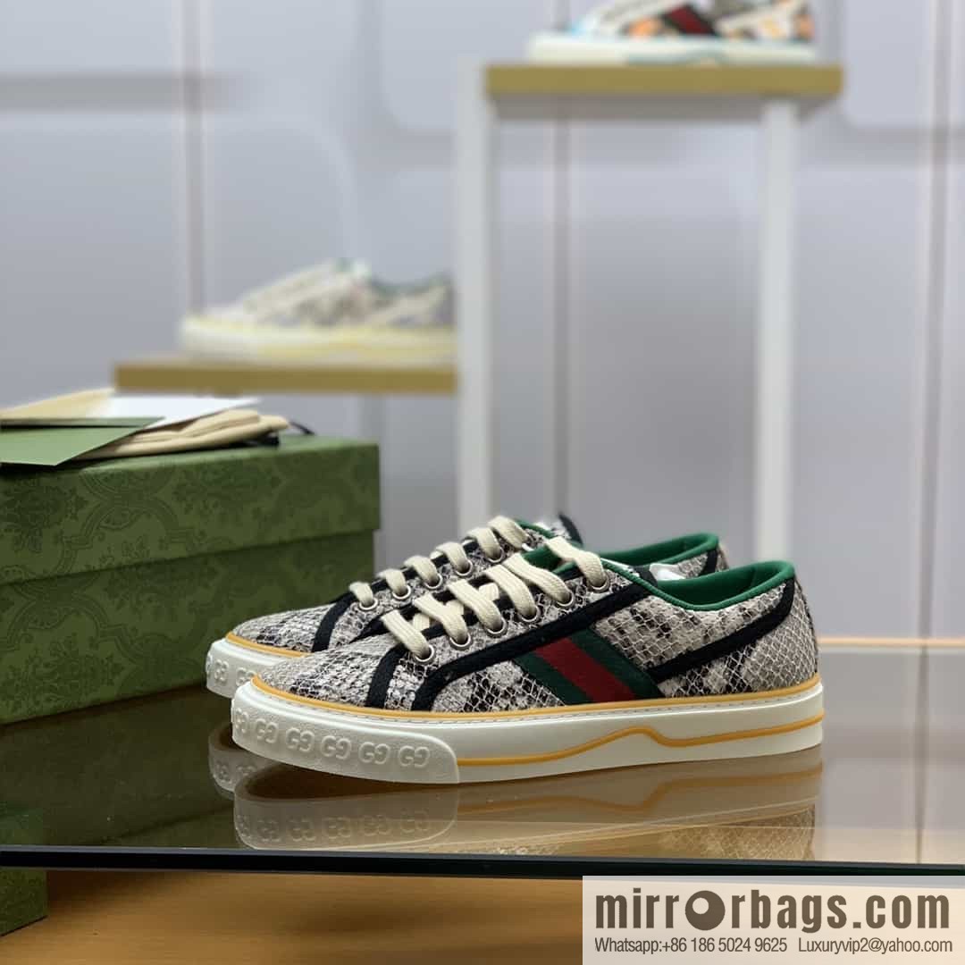 Gucci Gucci uses beige and light purple super double G canvas sneakers